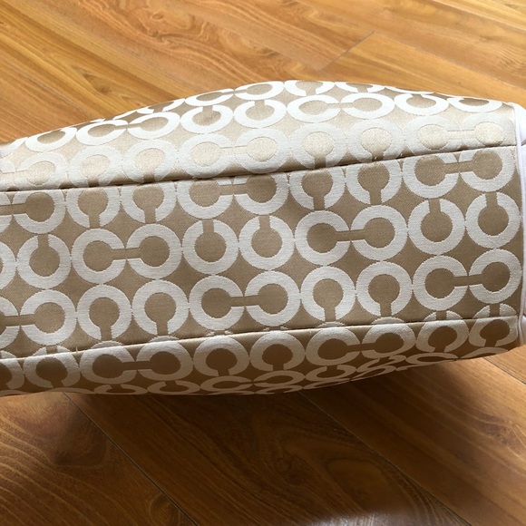 Authentic coach purse - Picture 2 of 8